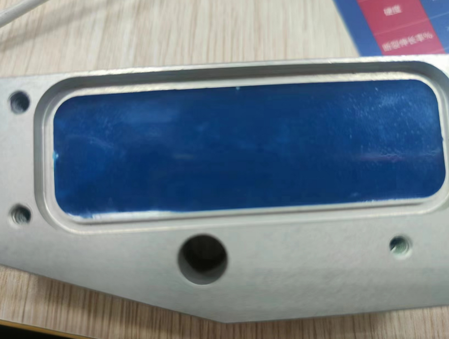 高鐵車體(ti) 加速度傳(chuan) 感器元件整體(ti) 灌封