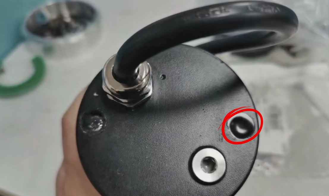 電機螺絲(si) 緊固後薄層灌封